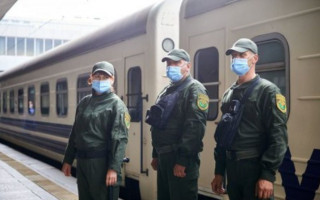 Кабмін дозволив воєнізовану охорону потягів на час воєнного стану