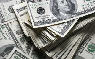 США запретили ввозить в Россию доллары