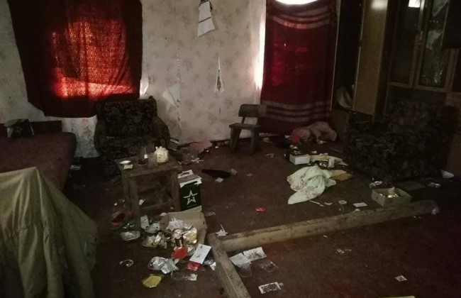 На Сумщине оккупанты выгнали семью и устроили в доме дебош и погром: фото