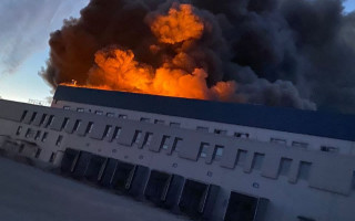 Под Киевом после обстрела вспыхнул пожар на складе