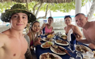 Пир во время войны: блогер из Мелитополя на фоне лобстеров передает привет из Доминиканы