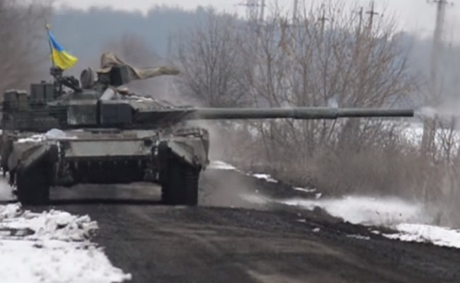 Войска РФ застряли в поле и сбежали, оставив новые танки для ВСУ: видео