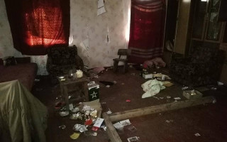 На Сумщине оккупанты выгнали семью и устроили в доме дебош и погром: фото