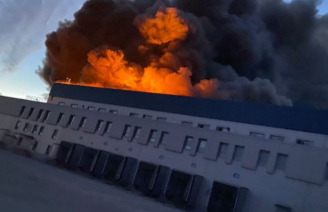 Под Киевом после обстрела вспыхнул пожар на складе