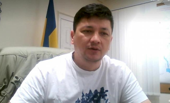 В Николаевской области обстреляли школу: под завалами могут быть люди