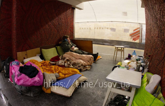 Метро как укрытие: как киевляне спасаются от ударов с воздуха, видео