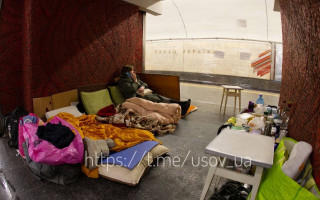 Метро как укрытие: как киевляне спасаются от ударов с воздуха, видео