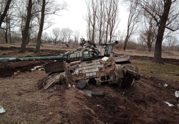 Наступали на Киев: ВСУ уничтожили колонну танков оккупантов, фото