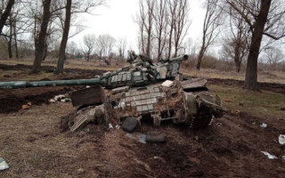 Наступали на Киев: ВСУ уничтожили колонну танков оккупантов, фото