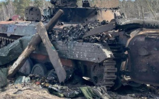 В Мариуполе «Азов» уничтожил колонну танков оккупантов