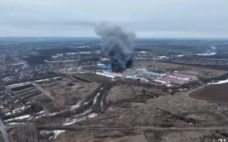Вспыхнул пожар из-за авиабомб в поселке Дергачи: видео