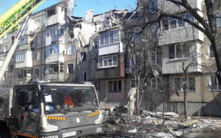 В Харькове обстреляли три пятиэтажки