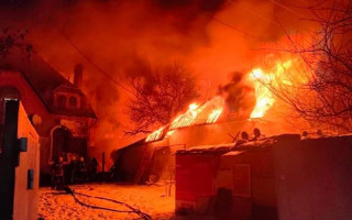 В Харькове под завалами нашли тела 7 погибших, а вражеский обстрел спровоцировал большой пожар