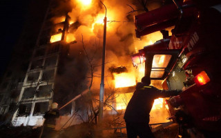 Київ знову під обстрілами: пошкоджені три багатоповерхівки, будинок у приватному секторі та станція метро