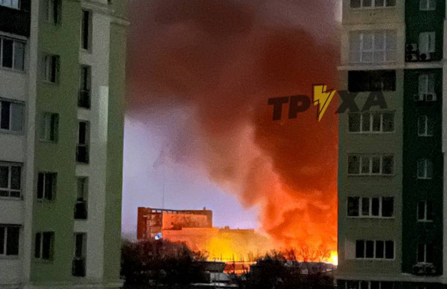 В Харькове после обстрела вспыхнул пожар, видео