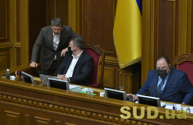 Рада обмежила зарплати чиновникам та надала тимчасові податкові пільги бізнесу