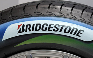 Один із найбільших виробників шин Bridgestone призупиняє роботу в РФ