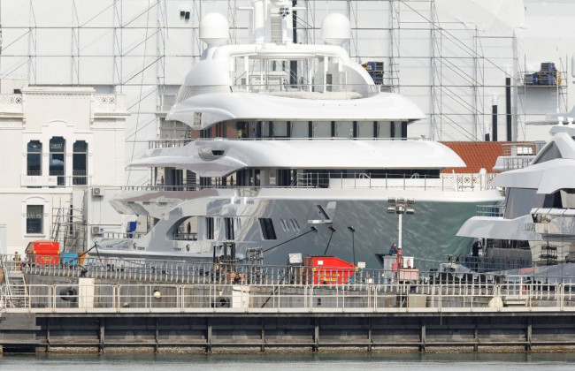 Еще одна минус: власти Испании арестовали яхту российского олигарха