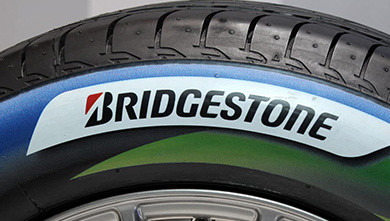 Один із найбільших виробників шин Bridgestone призупиняє роботу в РФ