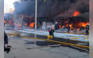 Пожар на харьковском рынке: появилось видео
