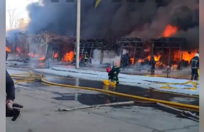 Пожар на харьковском рынке: появилось видео