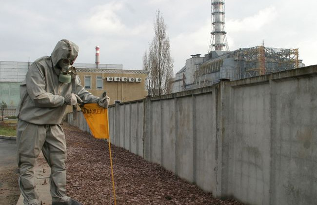 Вивозять оргтехніку та спецодяг: війська РФ розграбовують Чорнобиль