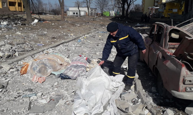 В Чернигове из-под завалов общежития достали 5 погибших