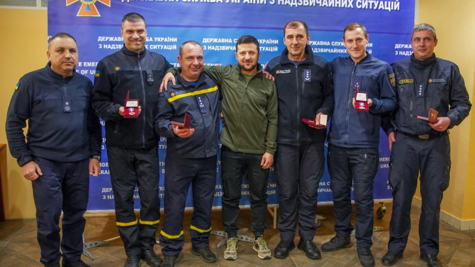 Президент вручив державні нагороди співробітникам ДСНС