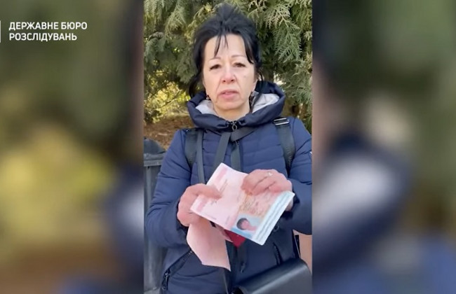 «Коли ти вже нап’єшся людської крові?» — на кордоні громадянка Росії знищила свій паспорт: ВІДЕО