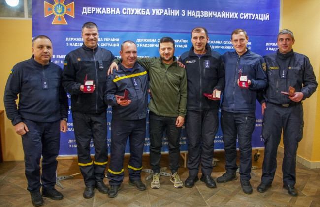 Президент вручив державні нагороди співробітникам ДСНС