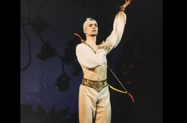 Получил тяжелые ранения во время обстрелов: в больнице умер известный артист балета