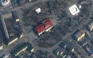 У Маріуполі бомбосховище під драмтеатром витримало удар і люди в ньому живі, — Тарута