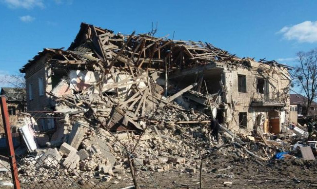 Обстреляли Новые Петровцы: погиб ребенок, есть раненые, разрушен дом, ФОТО