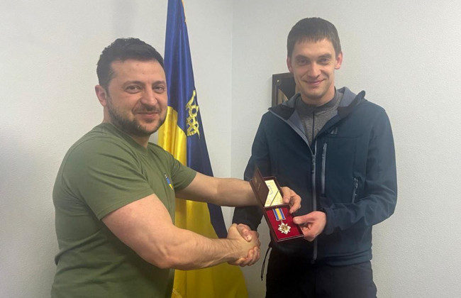 Зеленський нагородив звільненого з полону мера Мелітополя орденом «За мужність» ІІІ ступеня