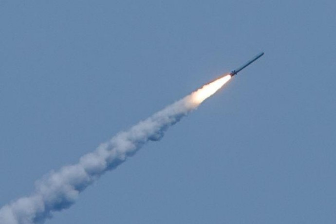 Над Вінниччиною українські захисники збили три російські ракети: відео