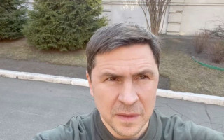 Михаил Подоляк: «Я бы просил всех «экспертов», которые, сидя неизвестно где, рассказывают о том, как воевать и вести переговоры… взять паузу»