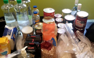 Держава безкоштовно роздаватиме людям ключові соціальні продукт у містах на лінії бойових дій, — Шмигаль
