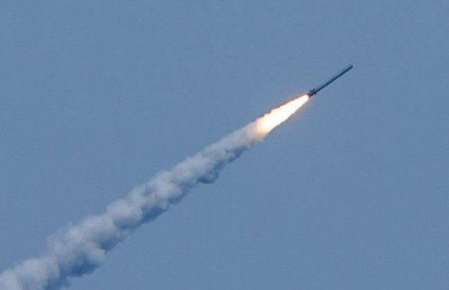 Над Вінниччиною українські захисники збили три російські ракети: відео