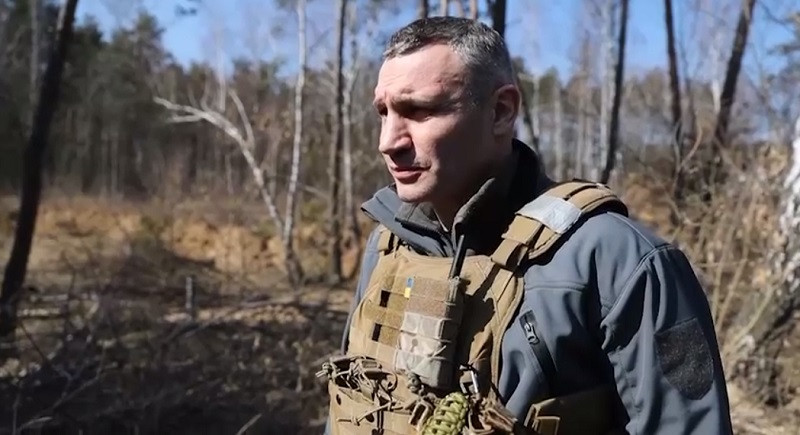 Кличко перевірив блокпости на околицях Києва, відео