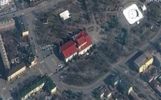 З-під завалів драмтеатру в Маріуполі врятували понад 130 людей, — Зеленський