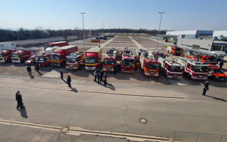 Британські вогнеборці передали українцям 22 одиниці техніки