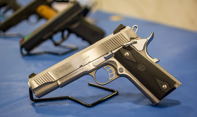 У КК скасують кримінальну відповідальність для осіб, які добровільно здають зброю