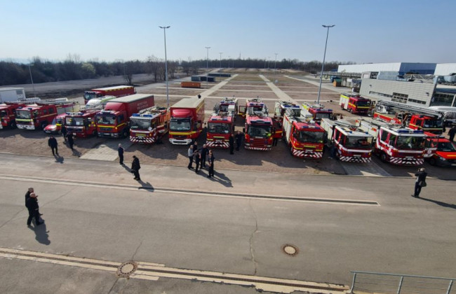 Британські вогнеборці передали українцям 22 одиниці техніки