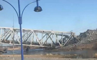 Взорван железнодорожный мост между Ирпенем и Киевом, фото