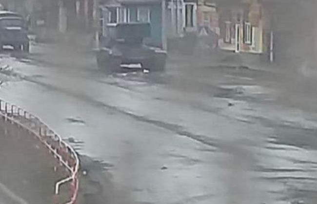 Живой щит: под Сумами оккупанты заставляют мирных жителей по ночам сидеть вблизи техники