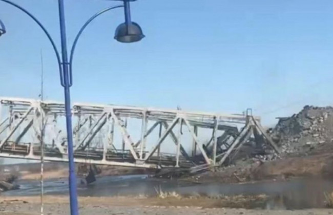 Взорван железнодорожный мост между Ирпенем и Киевом, фото