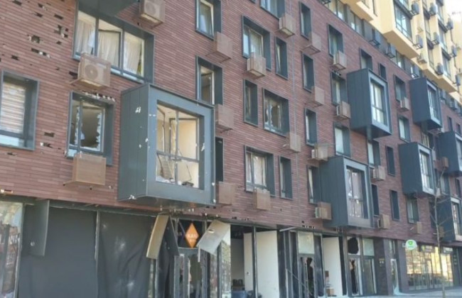 Появились видео последствий обстрелов в Шевченковском районе Киева