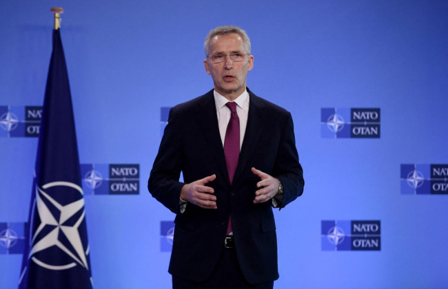 НАТО не відправлятиме війська в Україну і не закриватиме небо, — Столтенберг