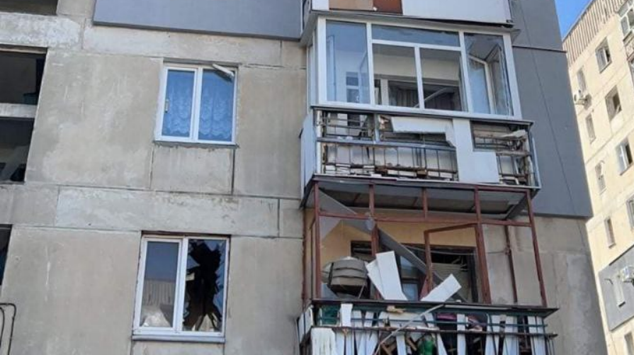 Окупанти обстріляли Лисичанськ, у небі – ворожа авіація