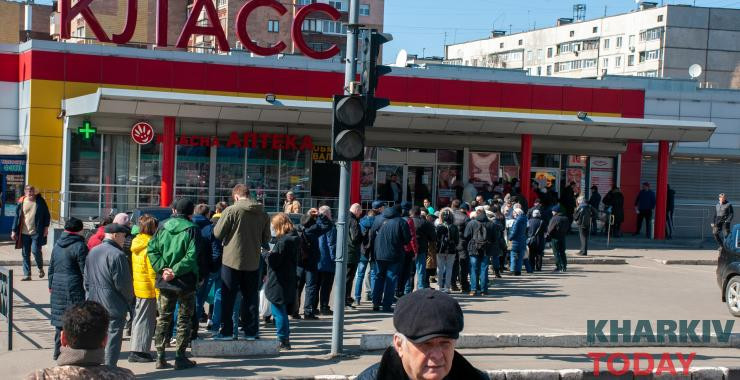 В Харькове обстреляли очередь людей за «гуманитаркой»: есть жертвы